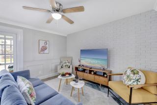 Magnificent Pool House in the Heart of Tampa - Sleeps 10 - 1