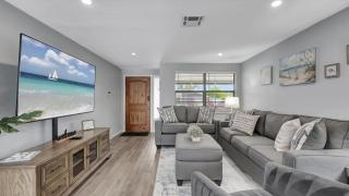 3BR Oasis Sleeps 11 Heated Pool Ping Pong! - 5