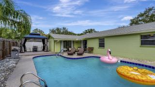 3BR Oasis Sleeps 10 Heated Pool Ping Pong! - Dunedin - 9