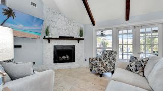 Stunning Lake House w Heated Pool Ping Pong! - 8