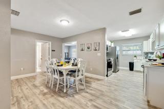 Hot Tub Pool Table Game Room 10 Min to Busch Gardens - 7