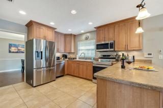 Exquisite Retreat with Heated Pool for 14 Guests, Pool Table Paradise! - 7