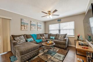 Exquisite Retreat with Heated Pool for 14 Guests, Pool Table Paradise! - 8