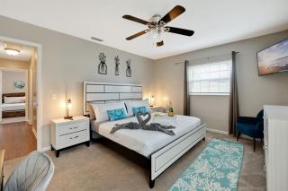 Exquisite Retreat with Heated Pool for 14 Guests, Pool Table Paradise! - 7