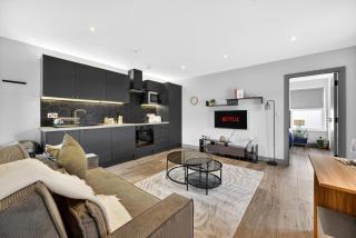 Central 2BR Ensuite Stay with Multiple Parking Spaces - 0