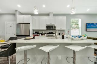 Chic Retreat-Stunning Design Cozy Fire Pit Escape! - 8