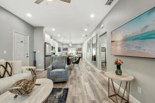 Chic Retreat-Stunning Design Cozy Fire Pit Escape! - 2