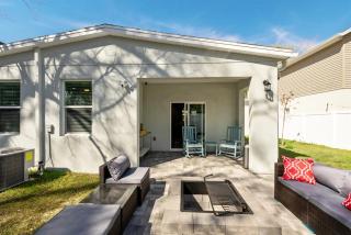 Chic Retreat-Stunning Design Cozy Fire Pit Escape! - 6