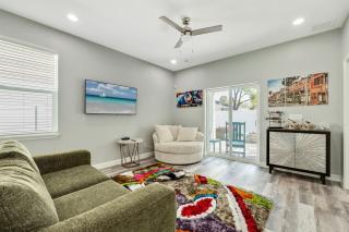 Chic Retreat-Stunning Design Cozy Fire Pit Escape! - 5