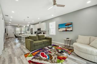 Chic Retreat-Stunning Design Cozy Fire Pit Escape! - 1