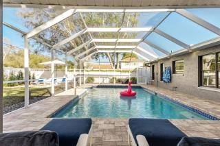 Luxury Home, Heated Saltwater Pool, 5-Min to the Beach! - 9