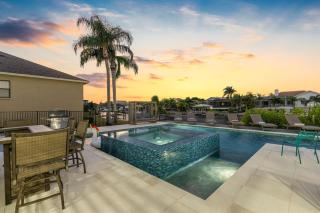 2 Million Villa Heated Pool w Luxury Spa 6BR & 6BR Waterfront by Canal - 9