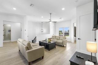 2 Million Villa Heated Pool w Luxury Spa 6BR & 6BR Waterfront by Canal - 1