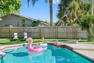 Luxurious Spa Retreat with Stunning Pool in Palm Harbor - 9