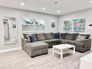 Beautifully Renovated Home 8 Mins to DT Tampa - 1