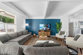 Amazing Mid Century Coastal, Heated Pool, Beaches - 3