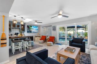 6BR-Min to Beach-Htd Salt Pool-Lounge-Dining-Games - 3