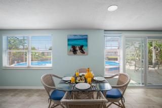 Great Hudson House Cozy Canalfront Getaway - 5