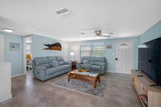 Great Hudson House Cozy Canalfront Getaway - 2