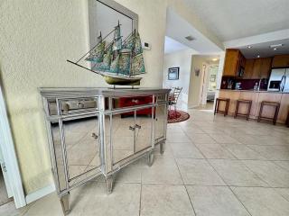 Canal-View Gem w Pool in Treasure Island Paradise - 5