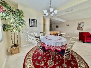 Canal-View Gem w Pool in Treasure Island Paradise - 2