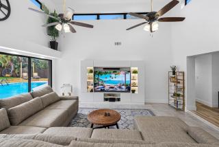 Luxury 5BR Oasis Heated Pool Hot Tub Sleeps 10 - 1