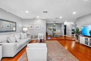 Captivating Brand-New Heated Saltwater Pool in Seminole 5 Mins to Beaches - 8
