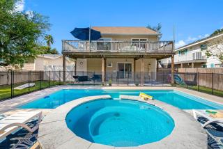 Family-Friendly Retreat Pool & Game Room by Crystal Beach - 9