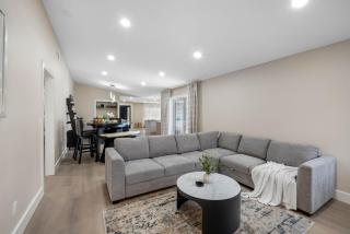 Luxe Getaway w Pool, Games & Fun Vibes - 1