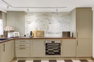 Historic Georgian Townhouse for Groups & Families - 8