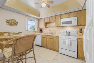 Waterfront Location and Minutes to the River! Condo Bikinis and Martinis- Roelens - 1