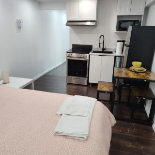 Cute and Cozy Studio with Private Parking - 0