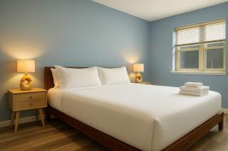 Quiet 1 Bedroom 1 Free Parking High Speed Wi-Fi - 4