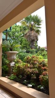 LUXURY ROOM @ 4 STAR GUEST HOUSE - 7