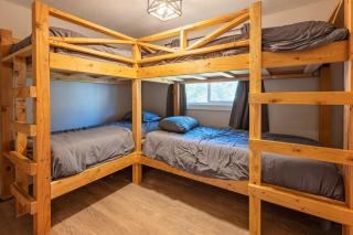 5BR Home By Downtown CDA-Nintendo-Foosball-Games - 1