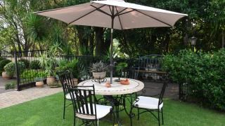 LUXURY ROOM @ 4 STAR GUEST HOUSE - 1