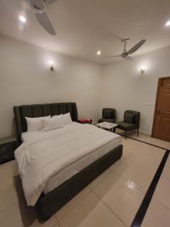 Islamabad Travlodge Guesthouse - 1