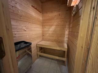Welcoming Cabin With Fireplace & Modern Kitchen - 0