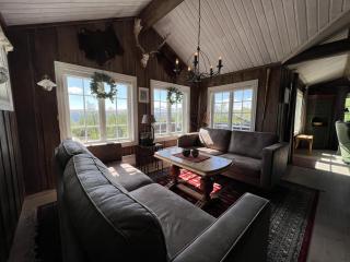 Welcoming Cabin With Fireplace & Modern Kitchen - 7