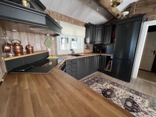 Welcoming Cabin With Fireplace & Modern Kitchen - 3