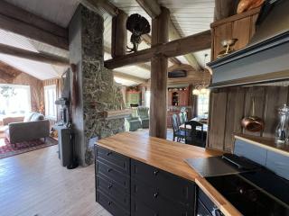 Welcoming Cabin With Fireplace & Modern Kitchen - 2