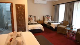 LUXURY FAMILY EN-SUITE ROOM @ 4 STAR GUEST HOUSE - 4