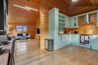 Cosy 4 bed Cotswold Log Cabin Retreat - 1