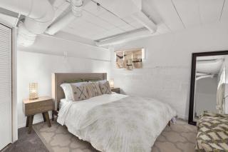 Downtown location Near the Beach Dog Friendly - 6