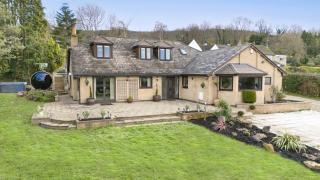 A Stunning 6 Bed Country Home in Cheltenham - 0