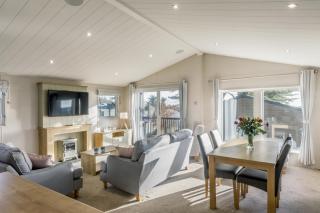 Lodge 15 at Landscove Holiday Park - 8