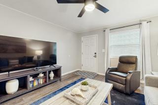 Venus, Unit 215B - 5