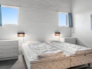 Apartment Edisa - 50m from the sea by Interhome - 8