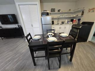 Cozy home on a quiet street minutes to DT Kingston - 7