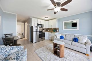 Wake Up to Waves Oceanfront Seaside Villa - 8